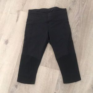 Lululemon running capris w/ mesh sides size 6